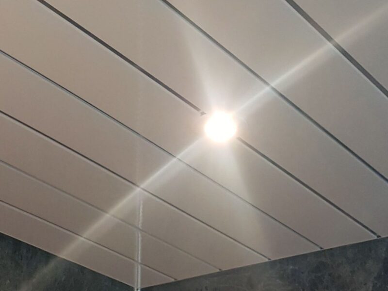 White Chrome Wall & Ceiling Panel - 2600 x 250 x 7.5mm pack of 4 - Image 9